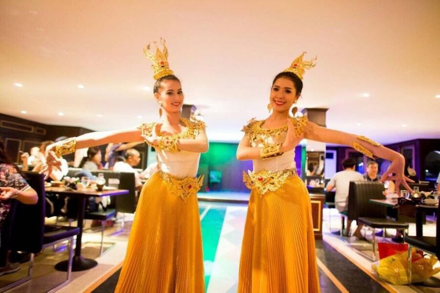 Bangkok: White Orchid Chao Phraya Dinner Cruise free Beer - The buffet: plenty for a casual dinner