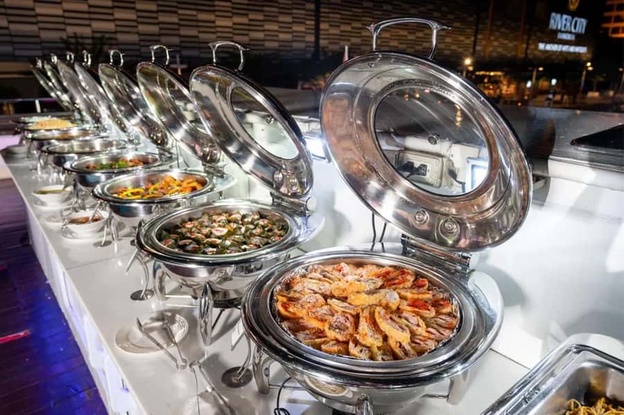 Bangkok: Wonderful Pearl Dinner Cruise and Live Performance - The buffet: useful variety, modest expectations