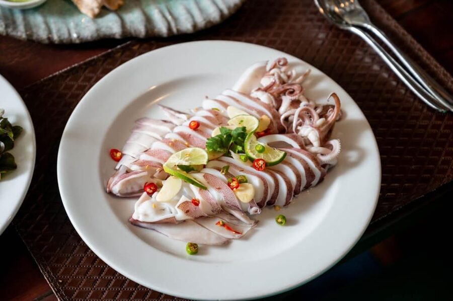 Bangkok: Wonderful Pearl Dinner Cruise and Live Performance - Practical comfort and service details
