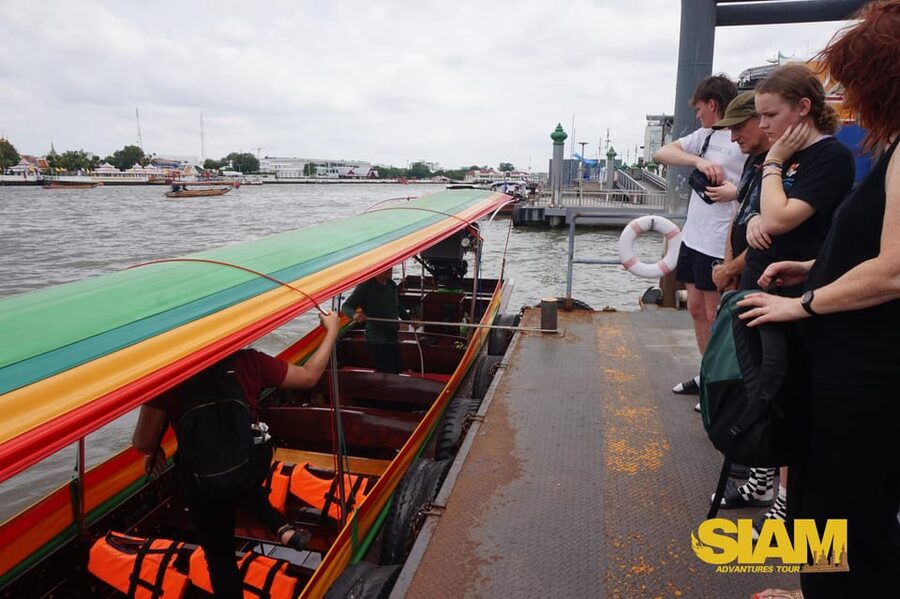 Bangkok Yai Local Canal Tour with Longtail Boat - Khlong Lat Mayom for weekend food and market browsing