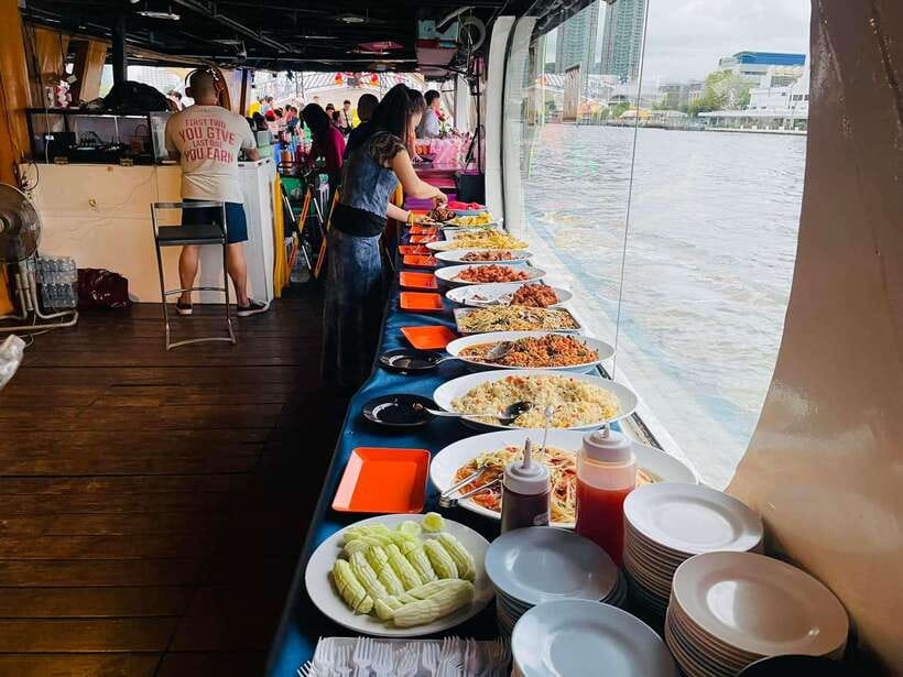 Bangkok: Yodsiam Sightseeing Cruise Snacks & Unlimited Beer - A one-hour party cruise rather than a formal dinner boat