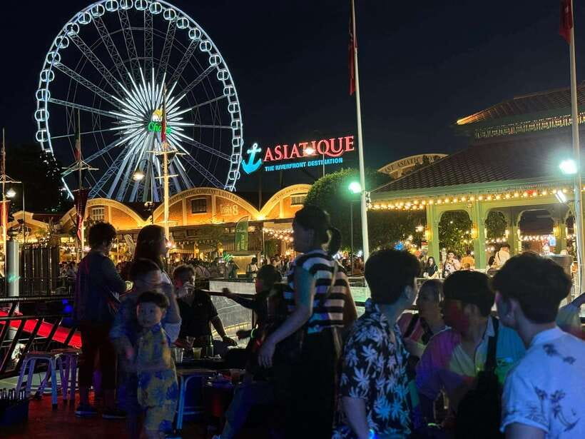 Bangkok: Yodsiam Sightseeing Cruise Snacks & Unlimited Beer - What the boat atmosphere is really like