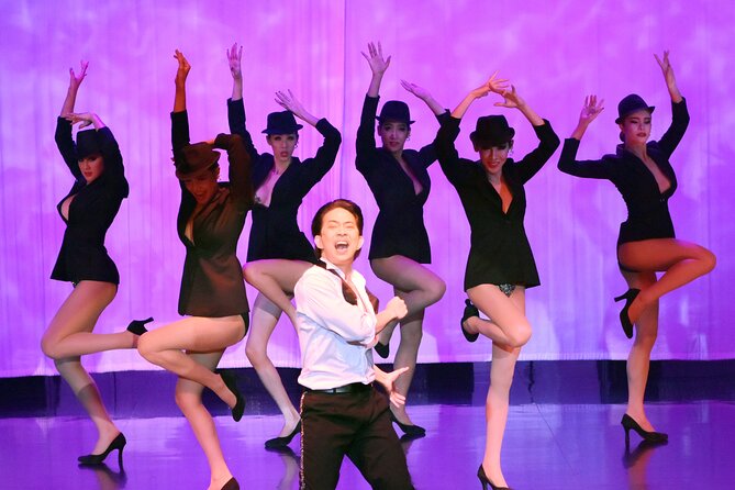 Calypso Cabaret: Dazzling Lights & Performances - Lip-syncing and expectations