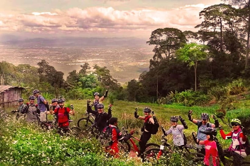 Chiang Mai: 20km Downhill Mountain Biking Challenge Suthep M - A mountain bike ride with a built-in reward
