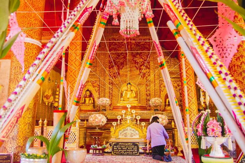 Chiang Mai: 3 Hour Old City and Temples Guided Walking Tour - The pace, heat, and practical effort