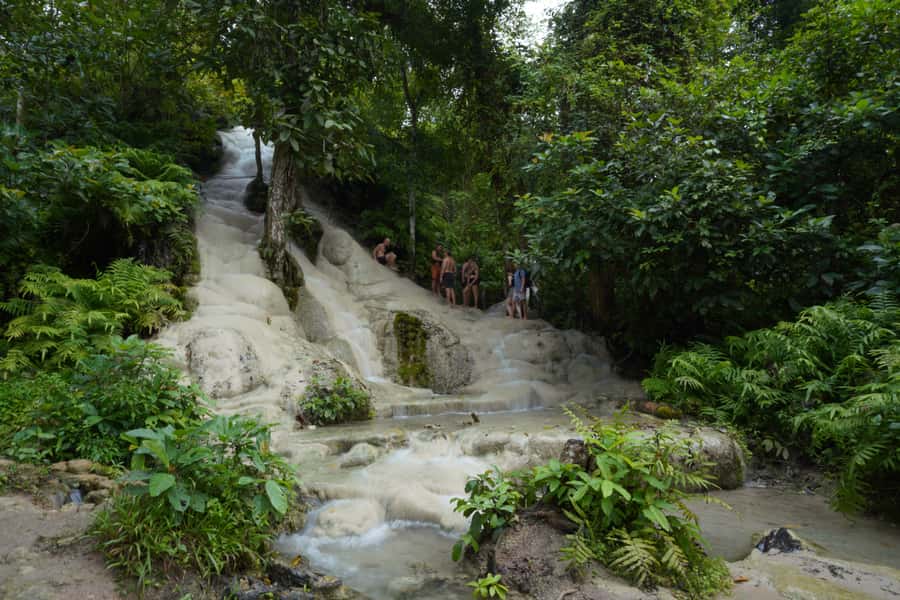 Chiang Mai: Bua Thong Sticky Waterfall & Huge Cave & Buffet - The morning van ride and pickup routine