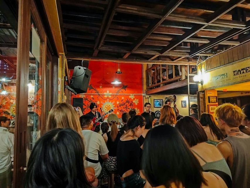 Chiang Mai: Chiang Mai Bar Hopping Guided Night Tour - Riding a rod dang to Ton Lam Yai Market
