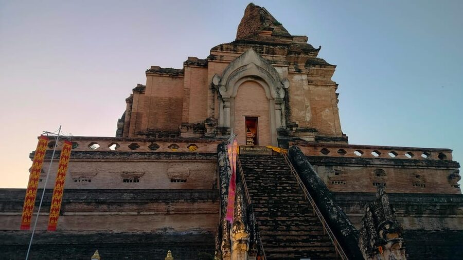 Chiang Mai: Chiang Mai Old City Twilight Walking Tour - Starting at Wat Phra Singh