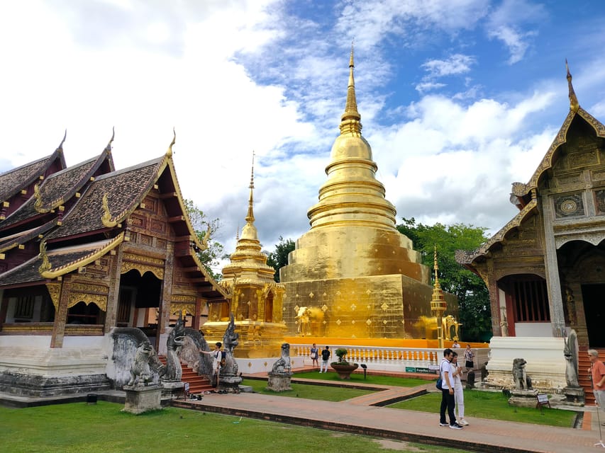 Chiang Mai: Chiang Mai Old City Twilight Walking Tour - Finishing at the Three Kings Monument