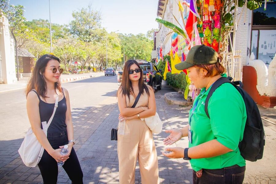 Chiang Mai: Chiang Mai Old City Twilight Walking Tour - What the Guide Adds