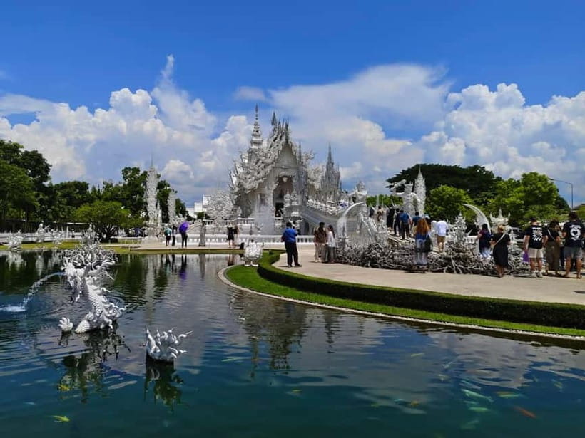 Chiang Mai: Chiang Rai Red, White, and Blue Temples day tour - Lunch restores the day before the Blue Temple