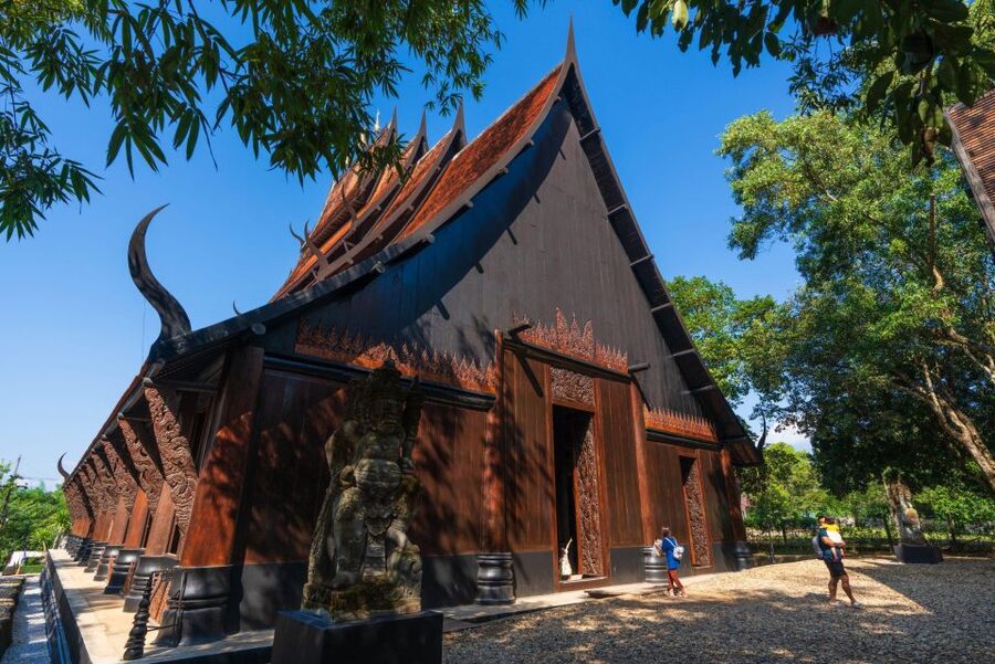 Chiang Mai: Chiang Rai Temples & Black House Discovery Tour - Wat Rong Suea Ten, the Blue Temple