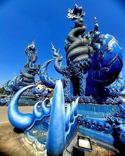 Chiang Mai: Chiang Rai Temples & Black House Discovery Tour - The guide, group size, and quality of the day