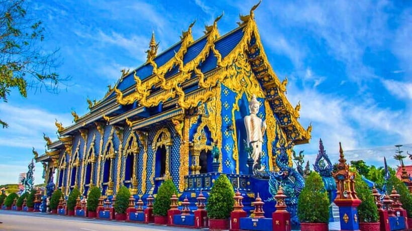Chiang Mai: Chiang Rai Temples, Golden Triangle & Boat Tour - Karen village: cultural stop or commercial encounter