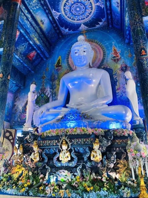 Chiang Mai: Chiang Rai White, Blue & Black Temples Day Tour - The guide can shape the day