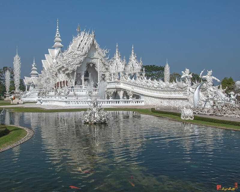 Chiang Mai: Chiang Rai White, Blue & Black Temples Day Tour - Lunch, water, and what is included