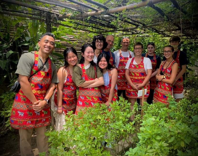 Chiang Mai: Cooking Class, Market & Thai Herbs Garden Tour - Seeing Thai ingredients at a local market