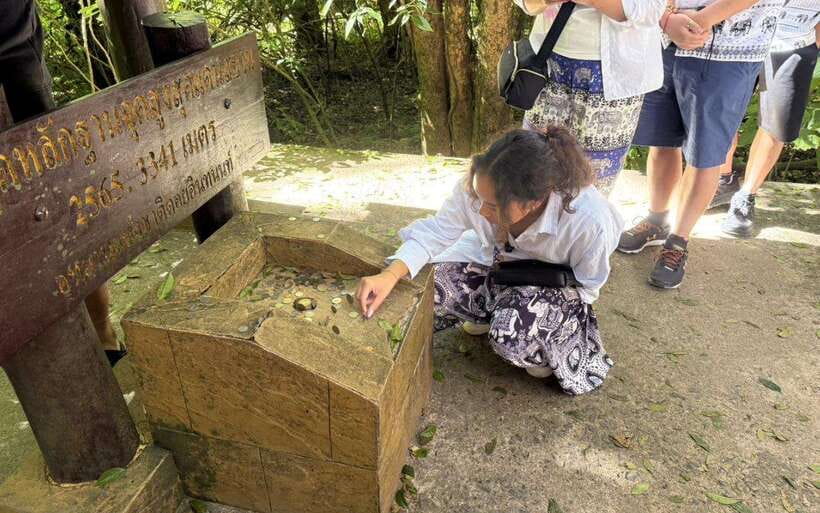 Chiang Mai: Doi Inthanon National Park Sightseeing Only - The Hmong market and Ban Mae Klang Luang