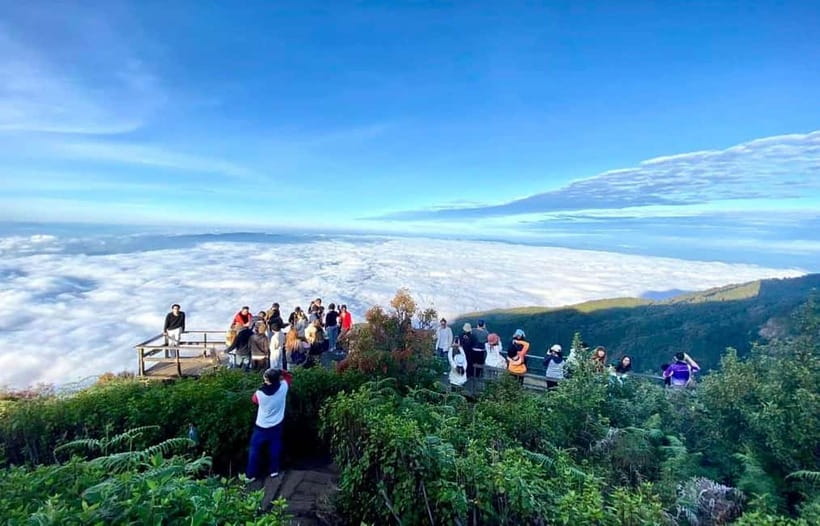 Chiang Mai: Doi Inthanon Park and Kew Mae Pan 2-Hour Hike - The King and Queen Pagodas and their flower gardens