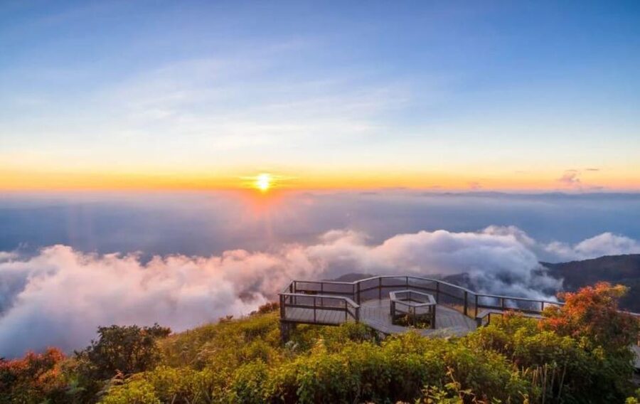 Chiang Mai: Doi Inthanon Park with Kew Mae Pan Hike Day Trip - The King and Queen Twin Pagodas