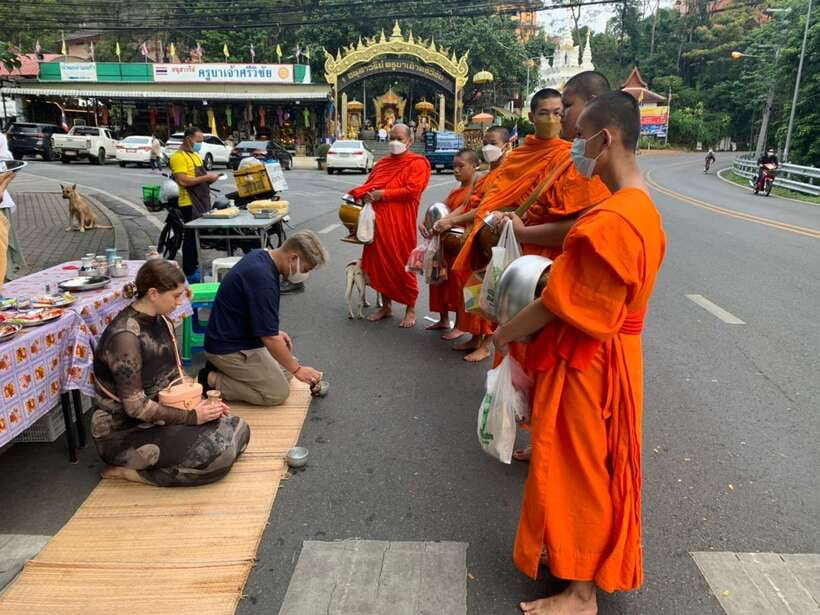 Chiang Mai: Doi Suthep, Wat Umong, and Pha Lat Sunrise Tour - Who should book this sunrise temple tour