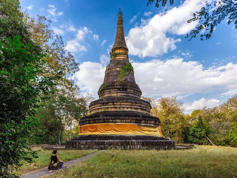 Chiang Mai: Doi Suthep, Wat Umong, and Pha Lat Sunrise Tour - Walking into Wat Pha Lat, Chiang Mai’s forest temple