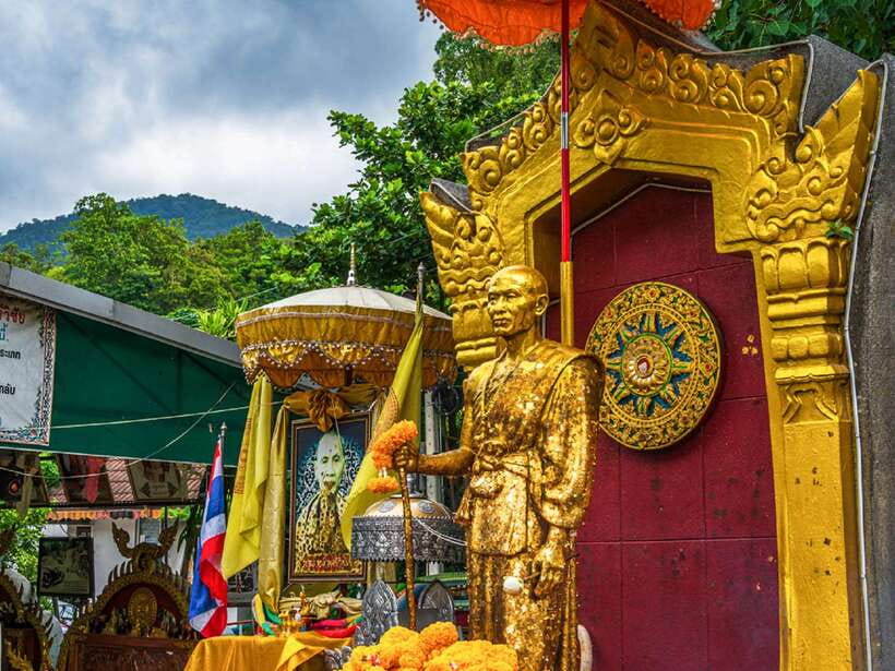 Chiang Mai: Doi Suthep, Wat Umong, and Pha Lat Sunrise Tour - How the guides shape the experience