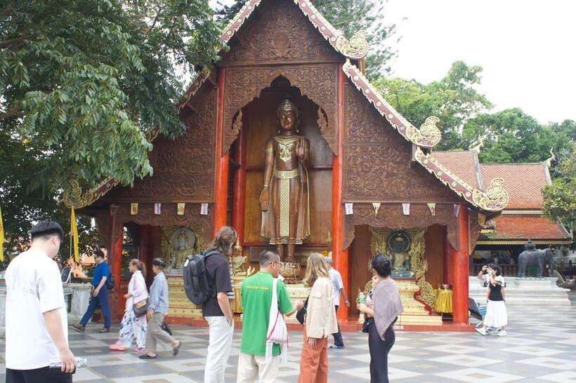 Chiang Mai: Elephant Sanctuary, Monk Trail & Doi Suthep Tour - What guides add to the experience