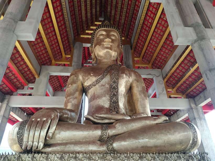 Chiang Mai: Elephants, Sticky Waterfalls, Market and Temple - What to pack and who should skip it