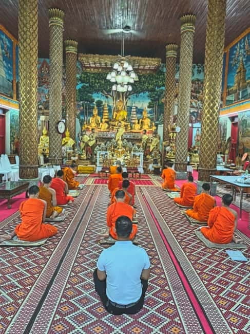 Chiang Mai: Evening Chanting & Meditation - What the evening feels like for different kinds of visitors