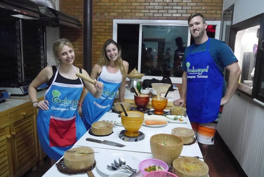Chiang Mai: Evening Cooking Class and Local Market Visit - Hotel pickup and the Chiang Mai traffic factor