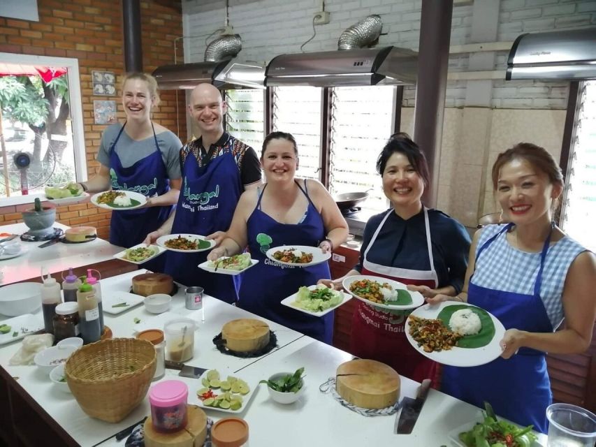 Chiang Mai: Evening Cooking Class and Local Market Visit - Market shopping before the kitchen