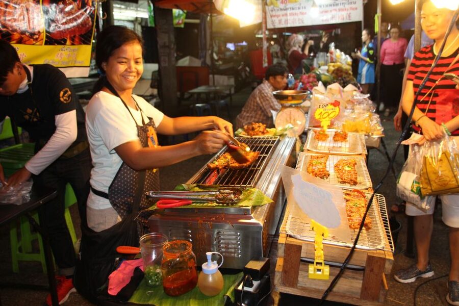 Chiang Mai: Evening Local Street Food Market Tour - Why this Chiang Mai night-market tour works