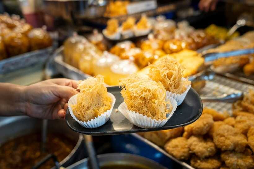 Chiang Mai: Evening Sightseeing and Local Food Guided Tour - Dinner at Huen Phen and the case for Khao Soi