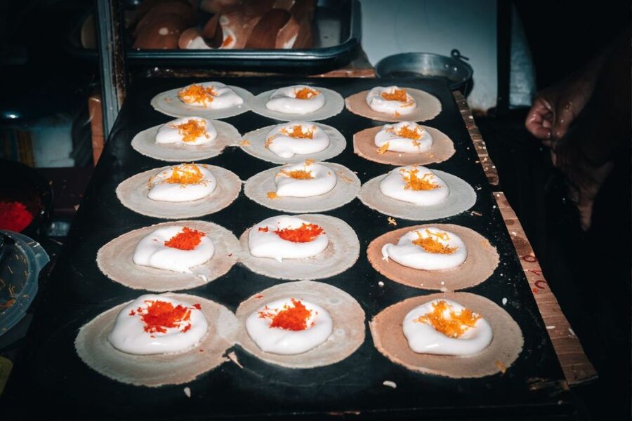 Chiang Mai: Food Tour by Songtheaw Truck with 15+ Tastings - The market adds the daily-life lesson