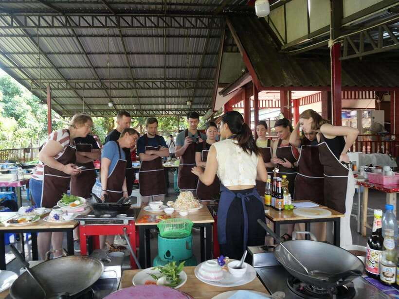 Chiang Mai: Half Day Cooking Class at Organic Farm - Eating your own Thai meal