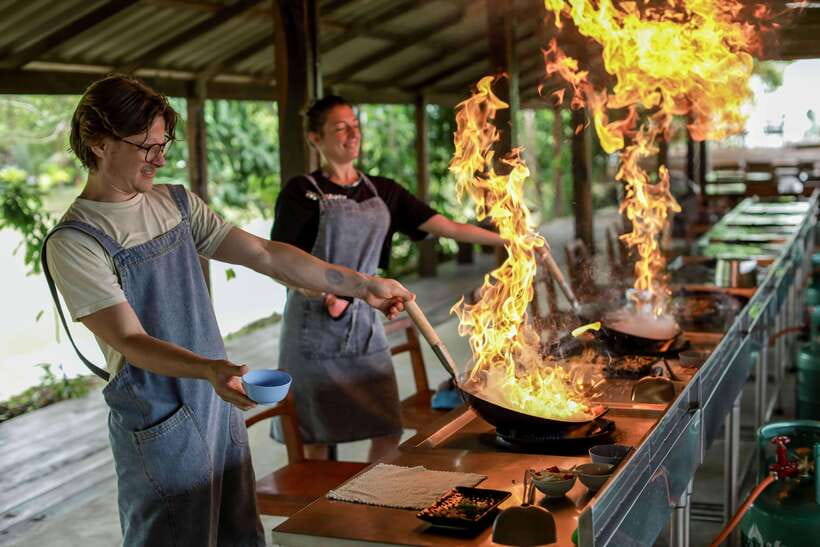 Chiang Mai: HALF-DAY COOKING COURSE at a Thai Cooking Farm - Starting at the market with a Thai ingredient lesson