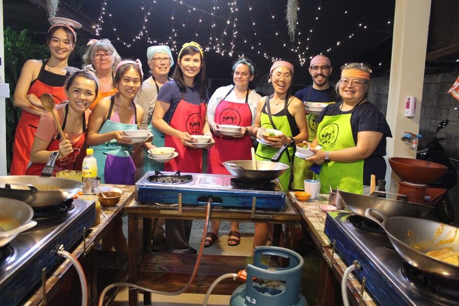Chiang Mai: Half Day Evening Cooking Class with Market Tour - Booking details that affect your evening