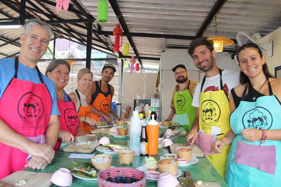 Chiang Mai: Half Day Morning Cooking Class with Market Tour - Who should book this class