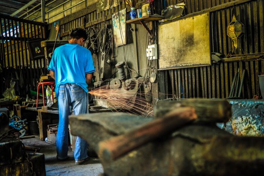 Chiang Mai: Half-Day Old Town Cycling Tour - A traditional blacksmith community