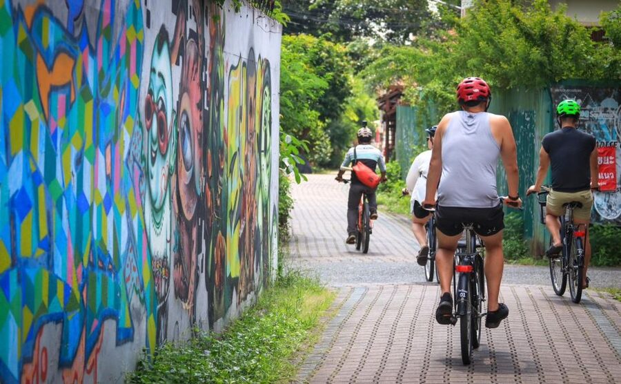 Chiang Mai: Half-Day Old Town Cycling Tour - Guides, safety, and the small-group feel