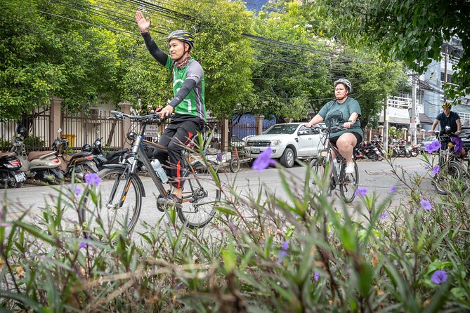 Chiang Mai: Historic Old City Bike Tour - Morning or Night - Wat Chedi Luang’s huge ruined chedi
