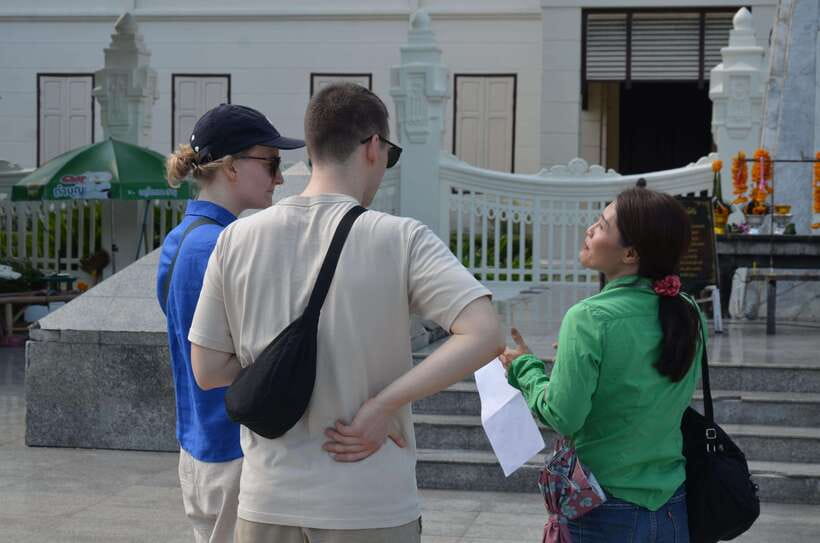 Chiang Mai: Historic Temples and City Guided Walking Tour - The Three Kings Monument and the old city center