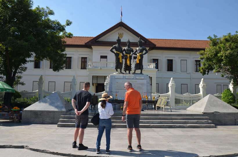 Chiang Mai: Historic Temples and City Guided Walking Tour - Pace, weather, and physical effort