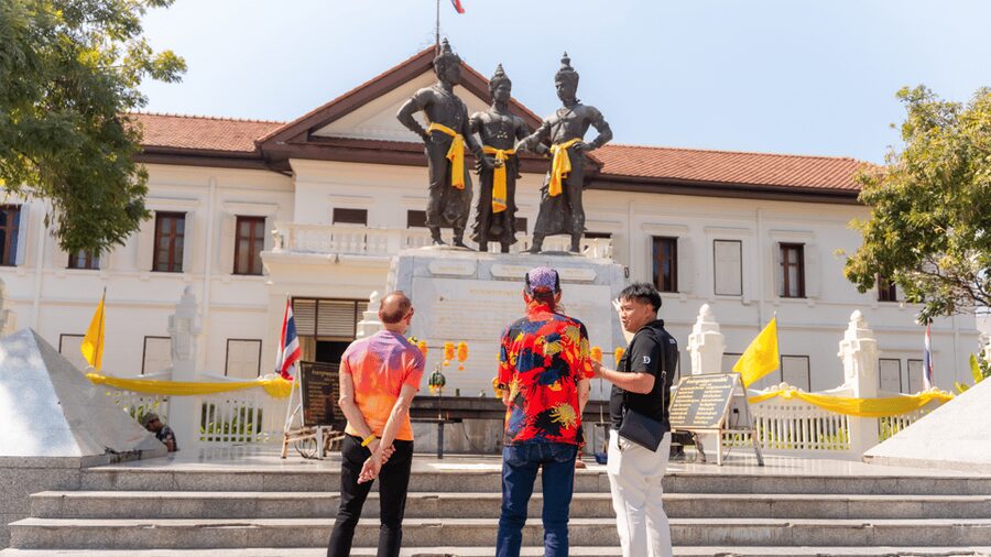 Chiang Mai: Historical and Culture Exploration Walking Tour - What the guides add to the experience