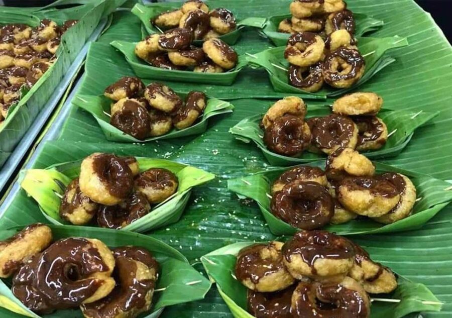 Chiang Mai: History & Mouth Watering Food Tour - Meeting the guide at the Three Kings Monument