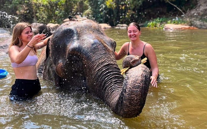 Chiang Mai: Jungle Trek, Elephants care & Bamboo Rafting - Leaving Chiang Mai for Mae Wang