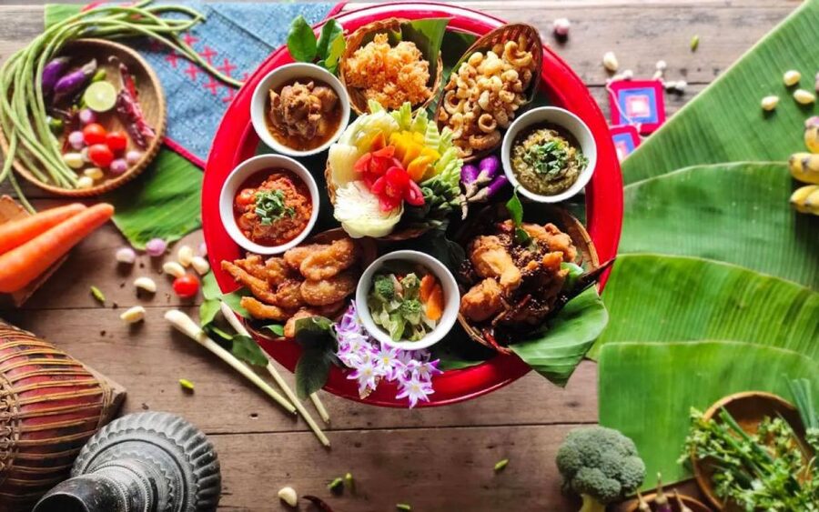Chiang Mai: Khantoke Dinner with Traditional Performance - A Northern Thai dinner built around sharing