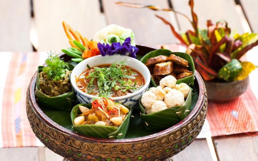 Chiang Mai: Khantoke Dinner with Traditional Performance - Who should book this Chiang Mai evening
