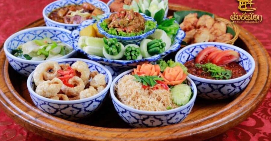 Chiang Mai: Khum Khantoke Northern Thai Cuisine and Show - Choosing between Standard, Vegetarian, Halal, Special, and Premium